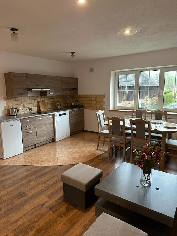 Appartement Agroturystyka Alpaka Konradow à Konradow  Extérieur photo