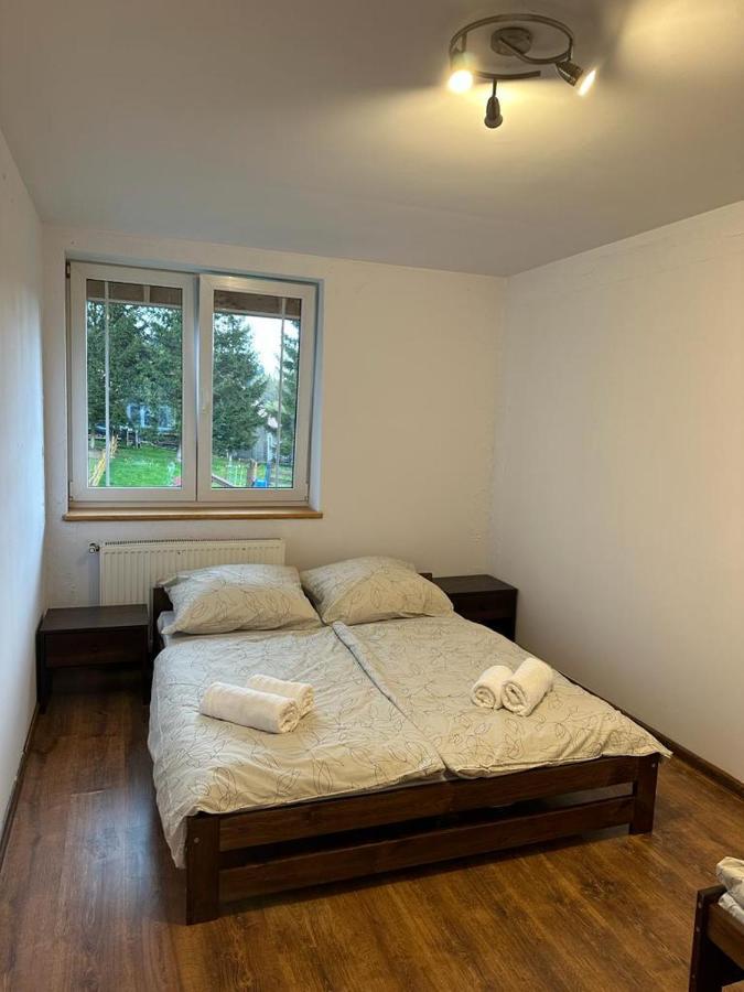 Appartement Agroturystyka Alpaka Konradow à Konradow  Extérieur photo