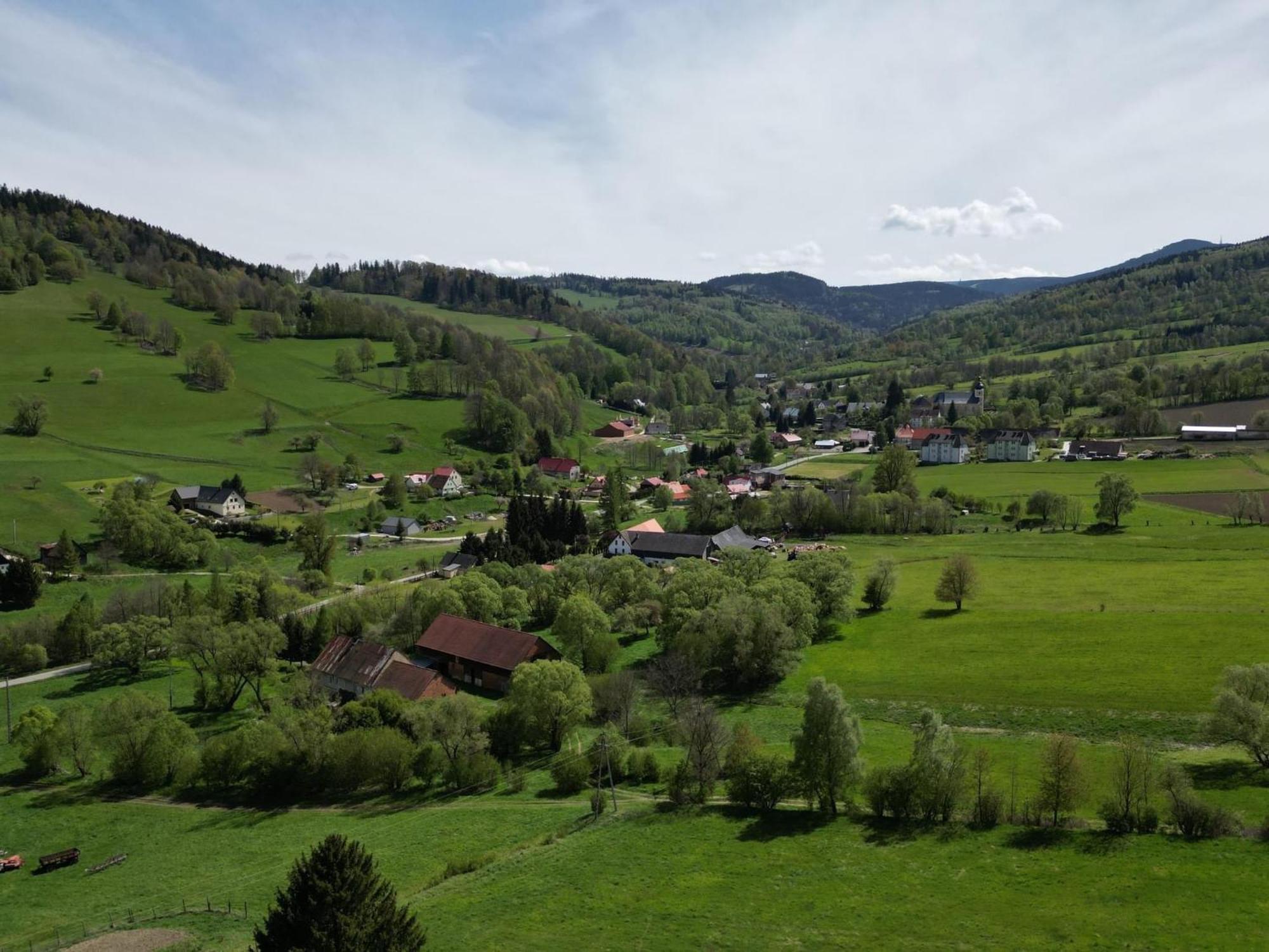 Appartement Agroturystyka Alpaka Konradow à Konradow  Extérieur photo