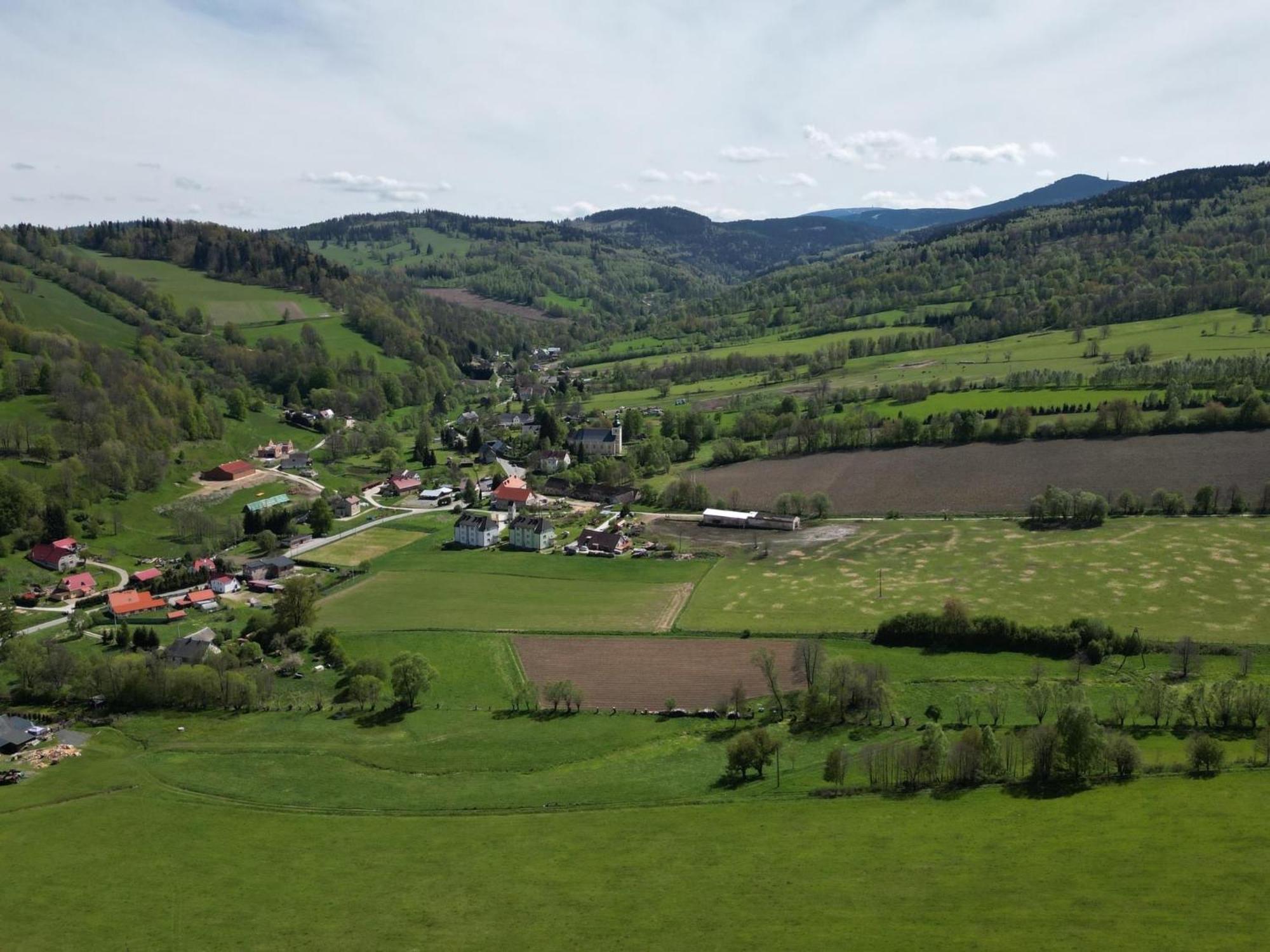 Appartement Agroturystyka Alpaka Konradow à Konradow  Extérieur photo